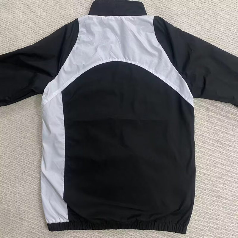 25-26 Porto Black Windbreaker
