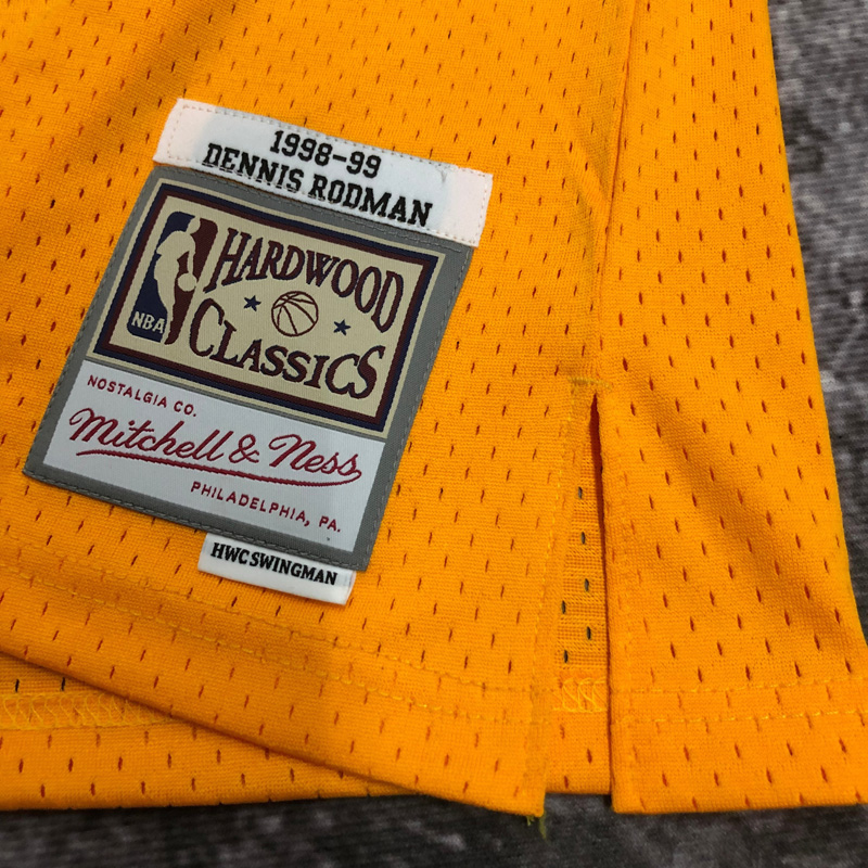 1999 LAKERS RODMAN #73 Yellow Retro Top Quality...